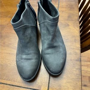 NWOT short gray boots by Report.  Size 71/2